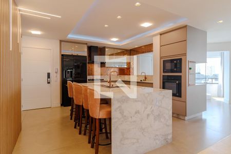 Apartamento à venda com 350m², 3 quartos e 3 vagas Apartamento à venda com 350m², 3 quartos e 3 vagasCozinha