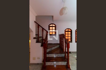 Escada de casa à venda com 3 quartos, 226m² em Vila Portuguesa, São Paulo