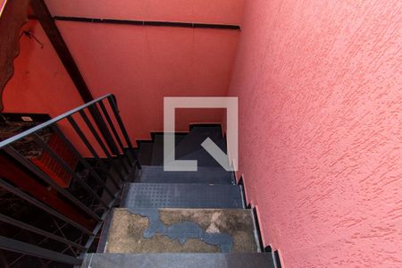 Casa à venda com 226m², 3 quartos e 2 vagas Casa à venda com 226m², 3 quartos e 2 vagasEscada