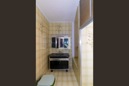 Casa à venda com 226m², 3 quartos e 2 vagas Casa à venda com 226m², 3 quartos e 2 vagasBanheiro