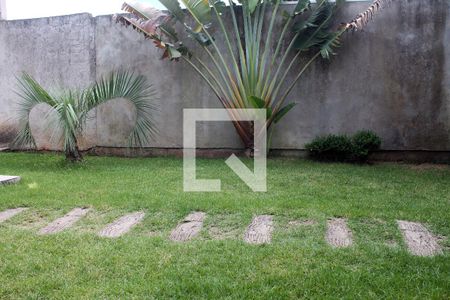 Casa à venda com 210m², 2 quartos e 2 vagas Casa à venda com 210m², 2 quartos e 2 vagasEntrada