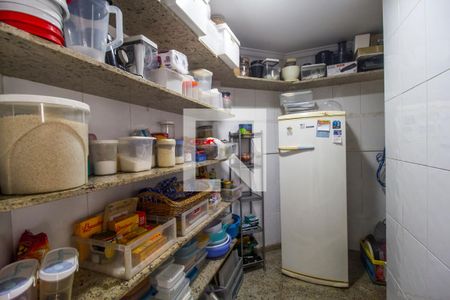 Casa de condomínio à venda com 435m², 5 quartos e 4 vagasDespensa