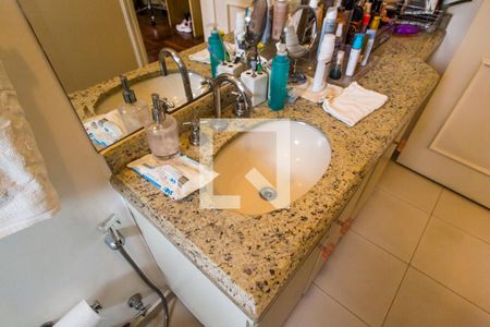 Casa de condomínio à venda com 435m², 5 quartos e 4 vagasDetalhe do Banheiro da Suite