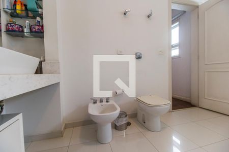 Casa de condomínio à venda com 435m², 5 quartos e 4 vagasBanheiro da Suíte 1