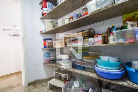 Casa de condomínio à venda com 435m², 5 quartos e 4 vagasDespensa