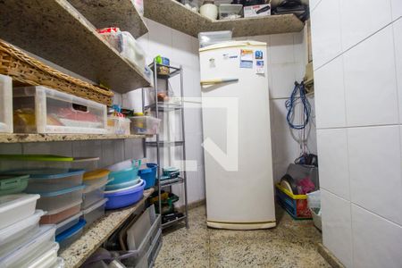 Casa de condomínio à venda com 435m², 5 quartos e 4 vagasDespensa