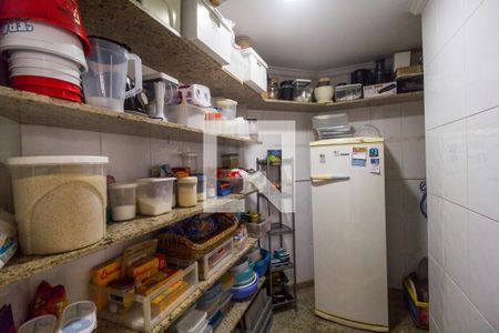 Casa de condomínio à venda com 435m², 5 quartos e 4 vagasDespensa