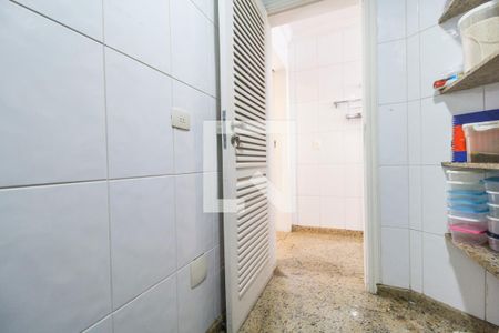 Casa de condomínio à venda com 435m², 5 quartos e 4 vagasDespensa