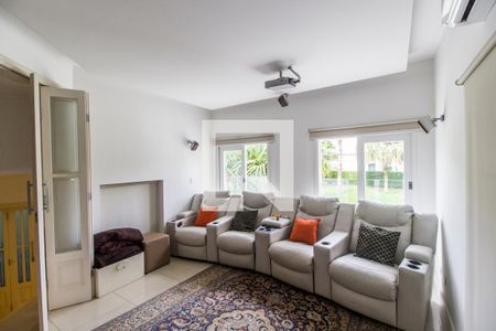 Casa de condomínio à venda com 435m², 5 quartos e 4 vagasSala de TV