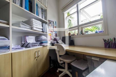 Casa de condomínio à venda com 435m², 5 quartos e 4 vagasEscritório