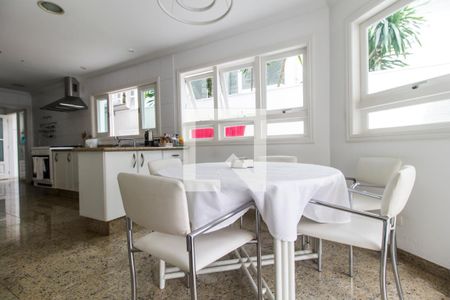 Casa de condomínio à venda com 435m², 5 quartos e 4 vagasCozinha