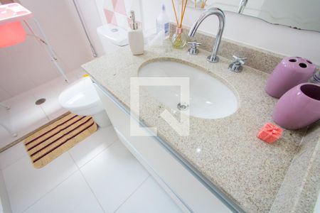 Apartamento à venda com 115m², 3 quartos e 2 vagasBanheiro do quarto 2