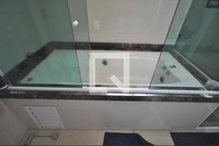 Casa à venda com 200m², 3 quartos e 4 vagasBanheiro da Suíte 1