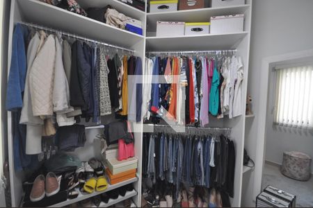 Casa à venda com 200m², 3 quartos e 4 vagasCloset