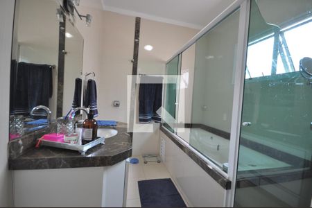 Casa à venda com 200m², 3 quartos e 4 vagasBanheiro da Suíte 1