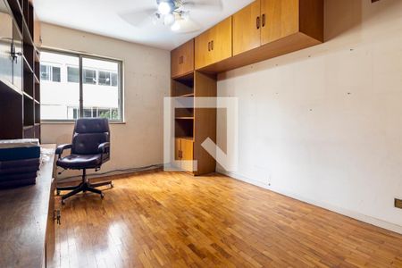 Apartamento à venda com 227m², 4 quartos e 2 vagas Apartamento à venda com 227m², 4 quartos e 2 vagasEscritório/Quarto 1