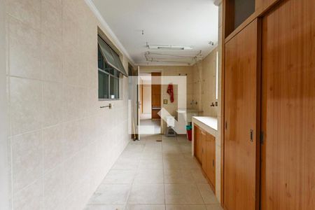 Apartamento à venda com 227m², 4 quartos e 2 vagas Apartamento à venda com 227m², 4 quartos e 2 vagasLavanderia