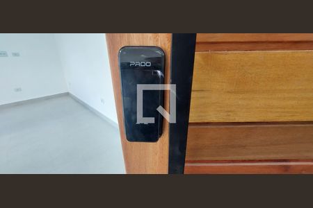 Sala - fechadura eletrônica de apartamento à venda com 2 quartos, 43m² em Vila Pires, Santo André
