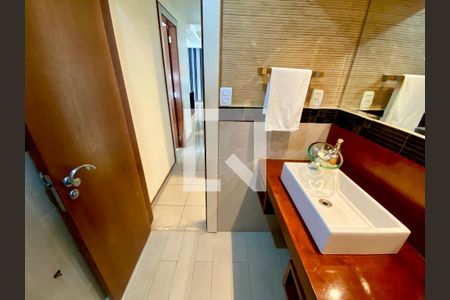 Lavabo de apartamento para alugar com 2 quartos, 134m² em Candeal, Salvador