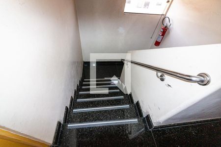 Apartamento para alugar com 68m², 3 quartos e sem vaga Apartamento para alugar com 68m², 3 quartos e sem vagaEscadas