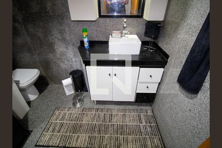 Casa à venda com 240m², 3 quartos e 3 vagasBanheiro 1