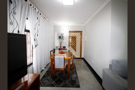 Casa à venda com 240m², 3 quartos e 3 vagasSala