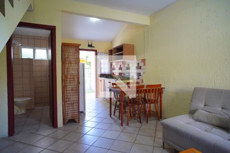 Sala de casa de condomínio para alugar com 1 quarto, 80m² em Barra da Lagoa, Florianópolis