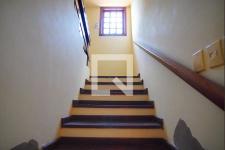 Escada de casa para alugar com 2 quartos, 227m² em Boa Vista, Porto Alegre