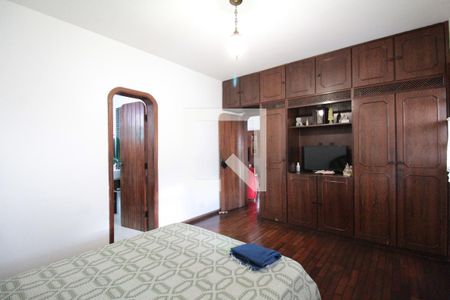 Casa para alugar com 326m², 4 quartos e 4 vagasSuite