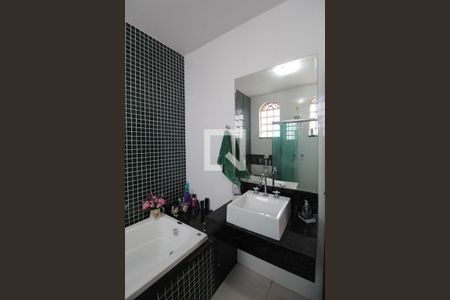 Casa para alugar com 326m², 4 quartos e 4 vagasBanheiro da Suite