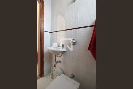 Casa para alugar com 326m², 4 quartos e 4 vagasBanheiro de Serviço