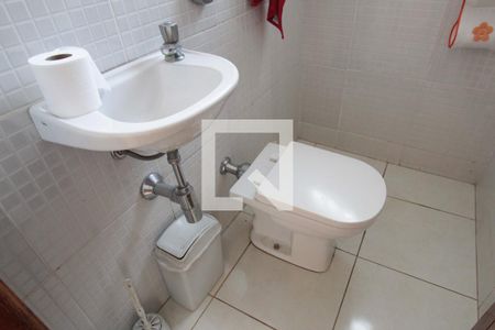 Casa para alugar com 326m², 4 quartos e 4 vagasBanheiro de Serviço