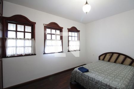 Casa para alugar com 326m², 4 quartos e 4 vagasSuite