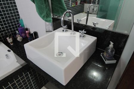 Casa para alugar com 326m², 4 quartos e 4 vagasBanheiro da Suite