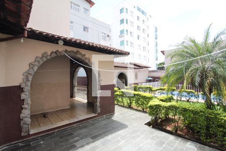 Casa para alugar com 326m², 4 quartos e 4 vagasÁrea Externa