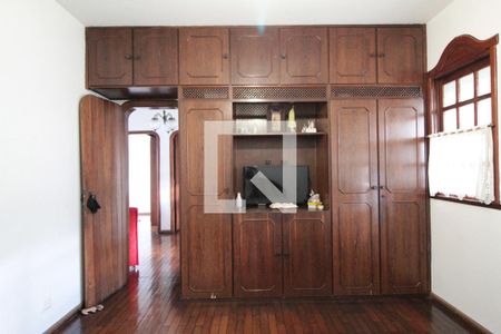 Casa para alugar com 326m², 4 quartos e 4 vagasSuite