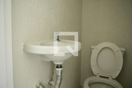 Lavabo de casa de condomínio para alugar com 2 quartos, 70m² em Maranhão, Cotia