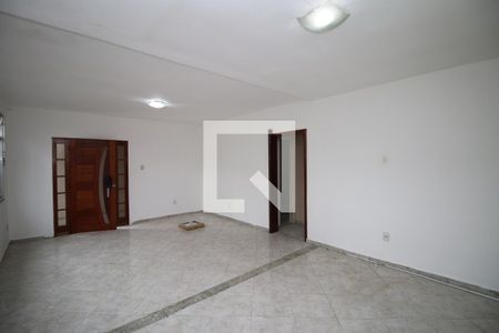 Sala de casa à venda com 4 quartos, 248m² em Inhaúma, Rio de Janeiro
