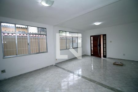 Sala de casa para alugar com 4 quartos, 248m² em Inhaúma, Rio de Janeiro