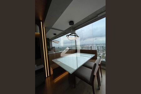 Apartamento à venda com 36m², 1 quarto e 1 vaga Apartamento à venda com 36m², 1 quarto e 1 vagaMesa de jantar