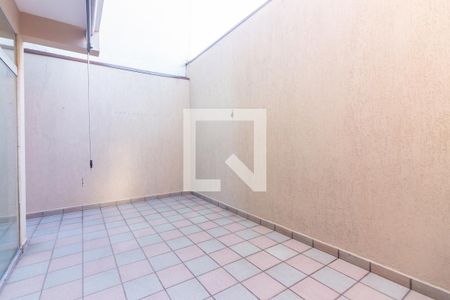 Quintal de casa à venda com 3 quartos, 114m² em Jardim D’abril, Osasco