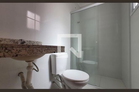 Banheiro da suíte de casa à venda com 2 quartos, 78m² em Vila Alzira, Santo André