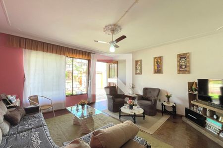 Sala de casa à venda com 3 quartos, 207m² em Sarandi, Porto Alegre