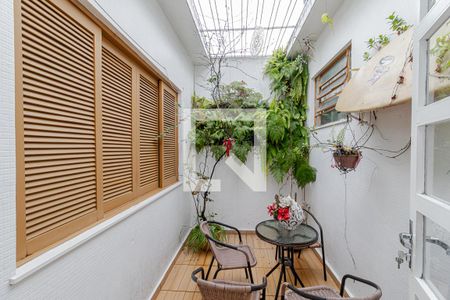 Casa à venda com 300m², 4 quartos e 2 vagasJardim de Inverno