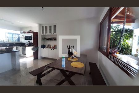 Casa à venda com 4 quartos, 279m² em Jardim Marajoara, São Paulo