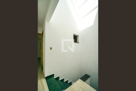 Hall da escada de casa à venda com 3 quartos, 105m² em Vila São Geraldo, São Paulo