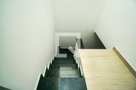 Escada de casa à venda com 3 quartos, 105m² em Vila São Geraldo, São Paulo