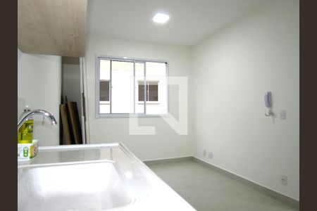 Sala/Cozinha de apartamento para alugar com 2 quartos, 33m² em Piqueri, São Paulo