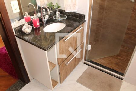 Casa de condomínio para alugar com 450m², 3 quartos e 5 vagasBanheiro Social 