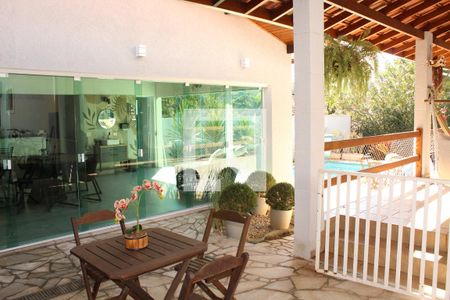 Casa de condomínio para alugar com 450m², 3 quartos e 5 vagasÁrea externa  